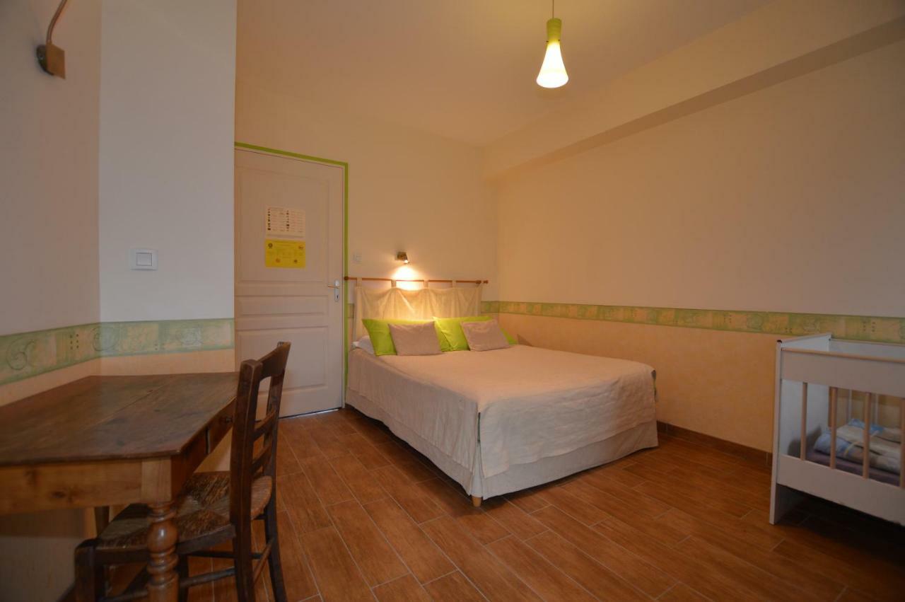 La Roche Bed & Breakfast Saint-Etienne-en-Cogles Exterior photo